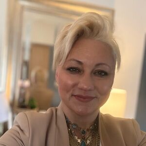 Meet your Posher, Aja